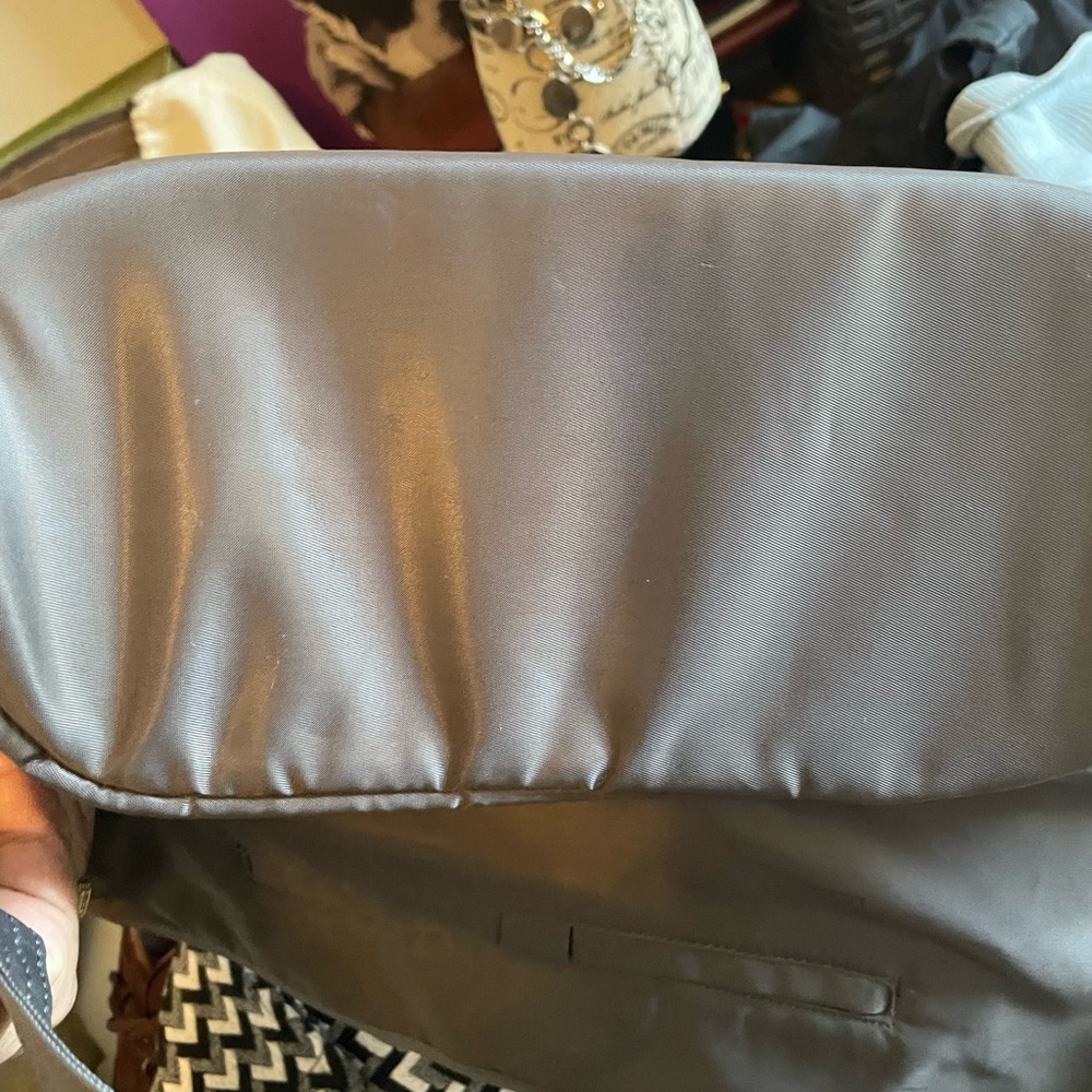 Lug Adagio Quilted Shoulder/Crossbody Bag Silver in gently used condition - Picture 3 of 9